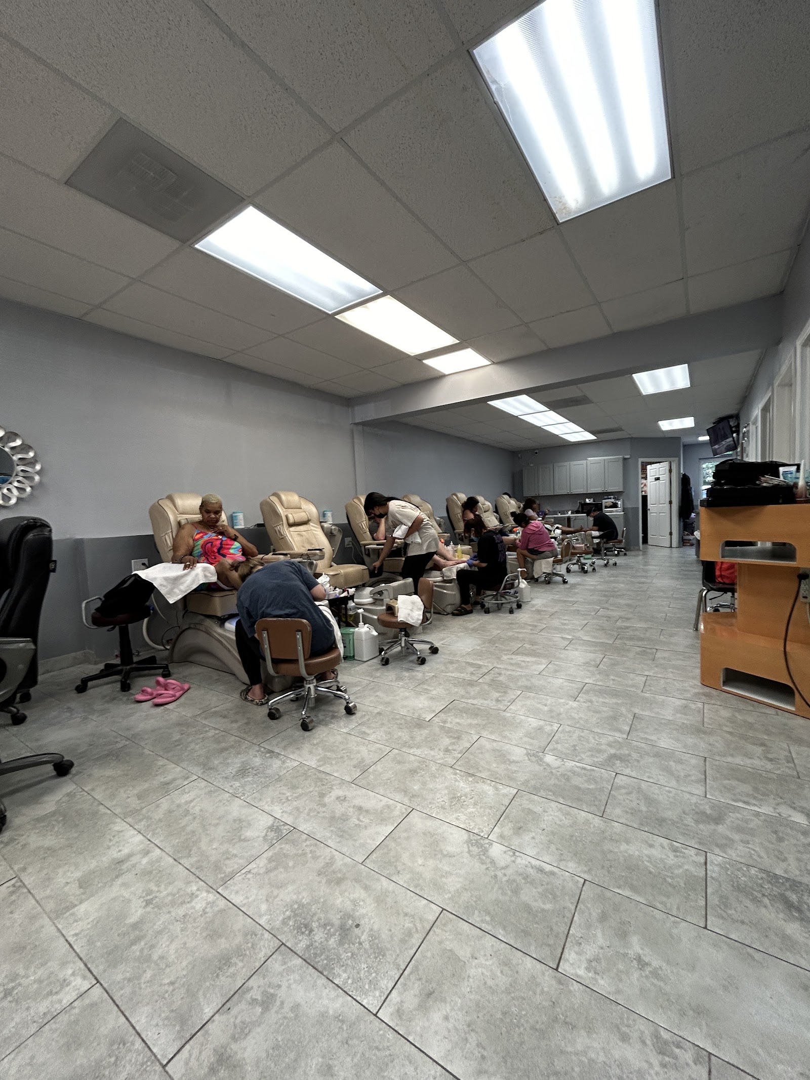 Av's Nails & Spa Salon nail photo 7