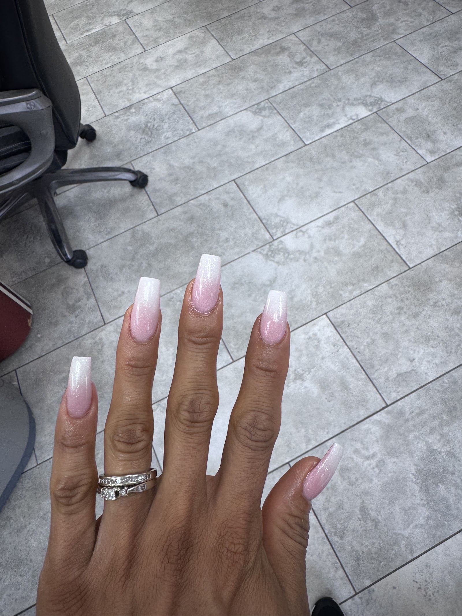 Av's Nails & Spa Salon nail photo 8